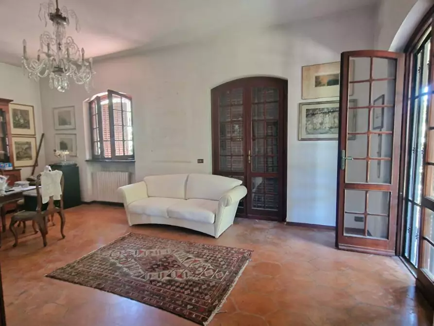 Immagine 1 di Casa indipendente in vendita  a Viareggio