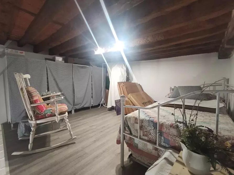 Immagine 6 di Appartamento in vendita  a Lucca