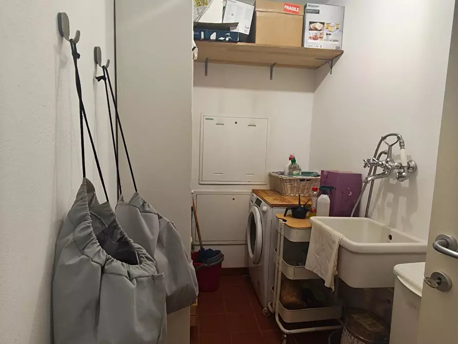 Immagine 17 di Appartamento in vendita  a Lucca