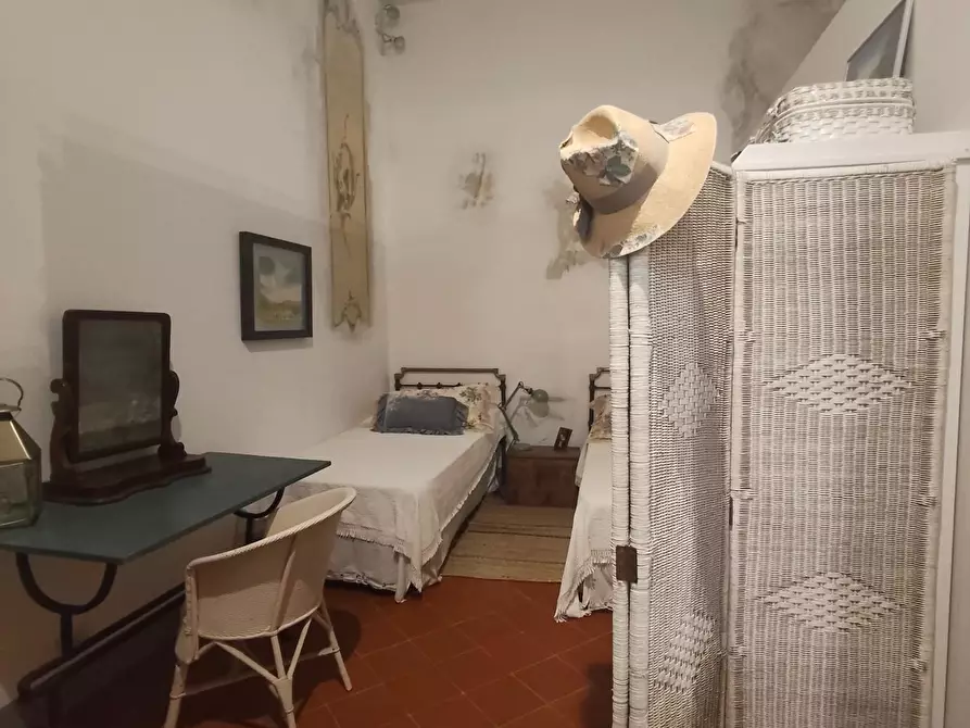 Immagine 13 di Appartamento in vendita  a Lucca