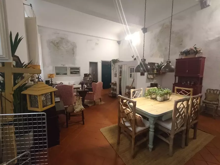Immagine 19 di Appartamento in vendita  a Lucca