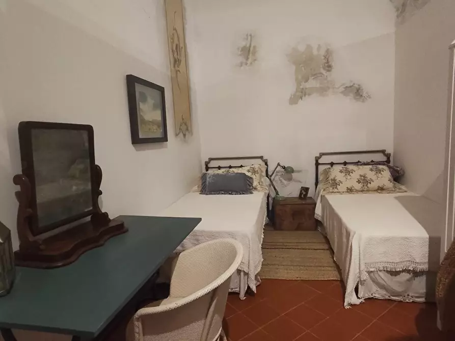 Immagine 10 di Appartamento in vendita  a Lucca