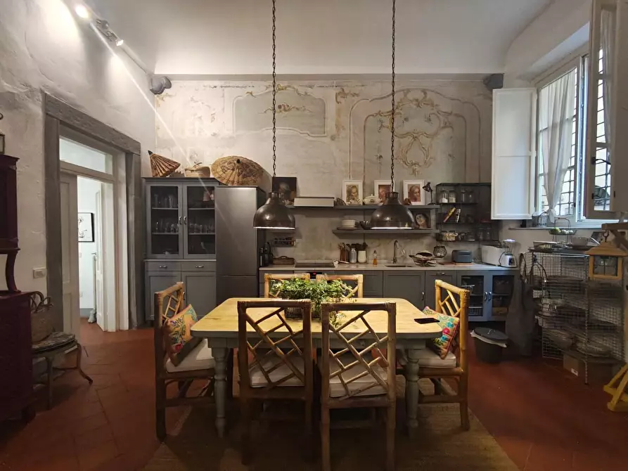 Immagine 21 di Appartamento in vendita  a Lucca