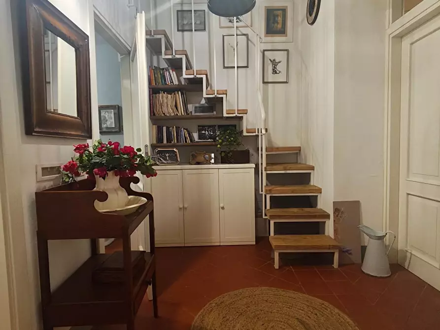 Immagine 3 di Appartamento in vendita  a Lucca