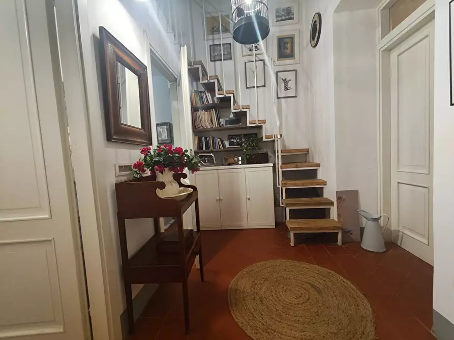 Immagine 2 di Appartamento in vendita  a Lucca