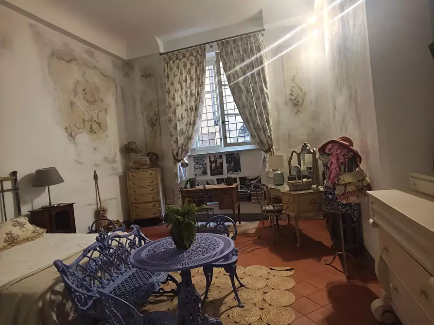 Immagine 11 di Appartamento in vendita  a Lucca