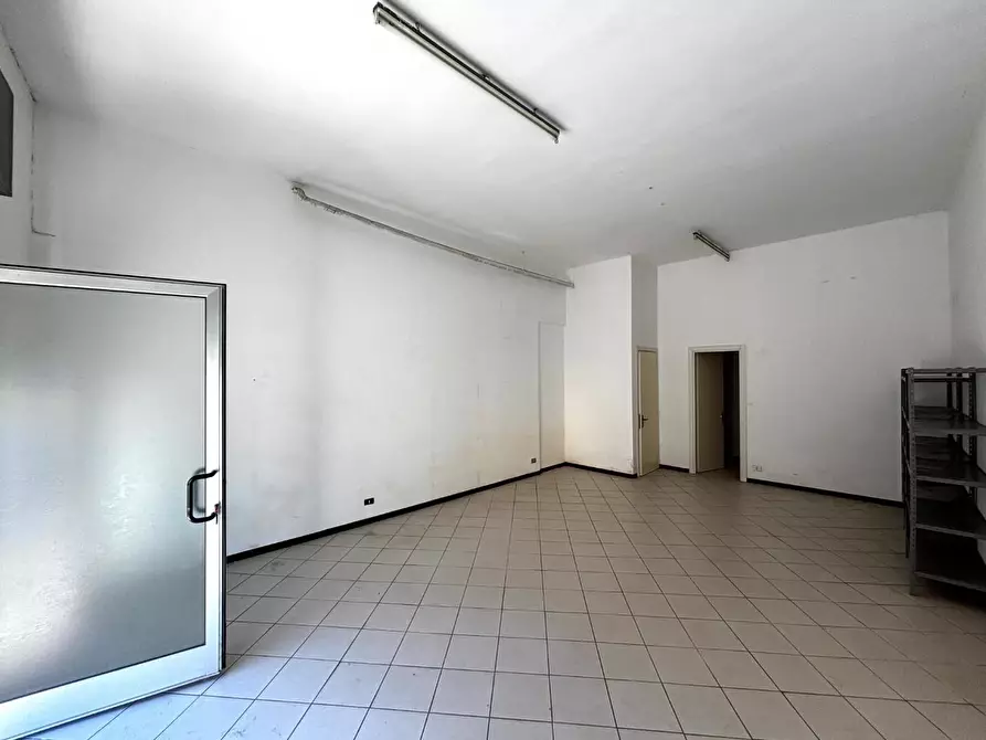 Immagine 1 di Locale commerciale in affitto  a Ponsacco