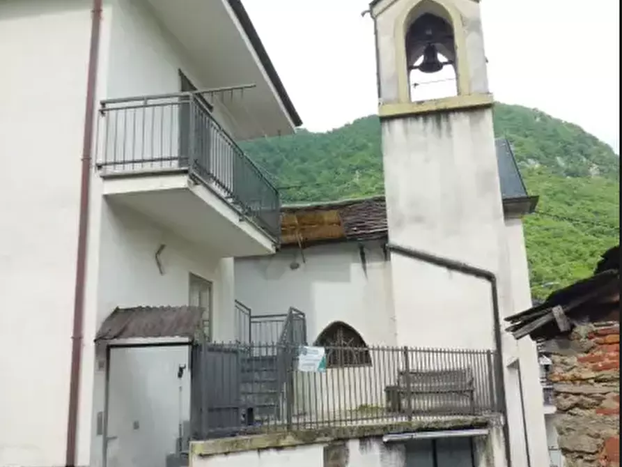 Immagine 1 di Palazzo in vendita  a Pont Canavese