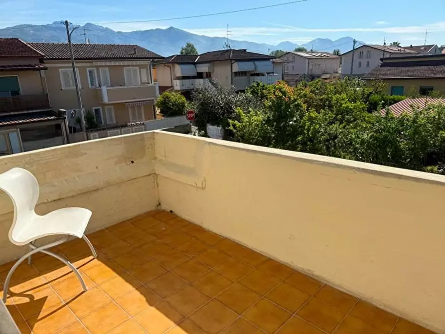 Immagine 1 di Appartamento in vendita  a Massa