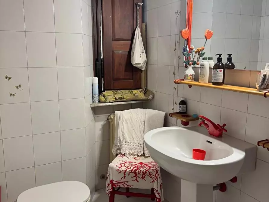 Immagine 22 di Appartamento in vendita  a Lucca