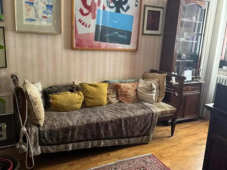 Immagine 10 di Appartamento in vendita  a Lucca