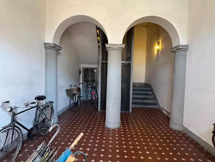 Immagine 2 di Appartamento in vendita  a Lucca