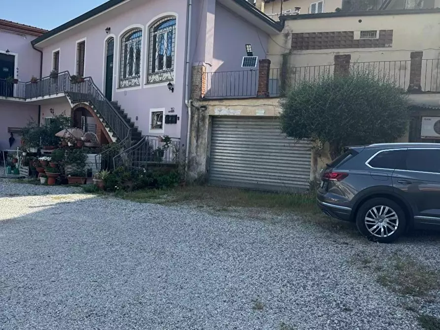 Immagine 1 di Appartamento in vendita  a Lucca