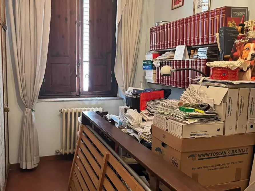 Immagine 17 di Appartamento in vendita  a Lucca