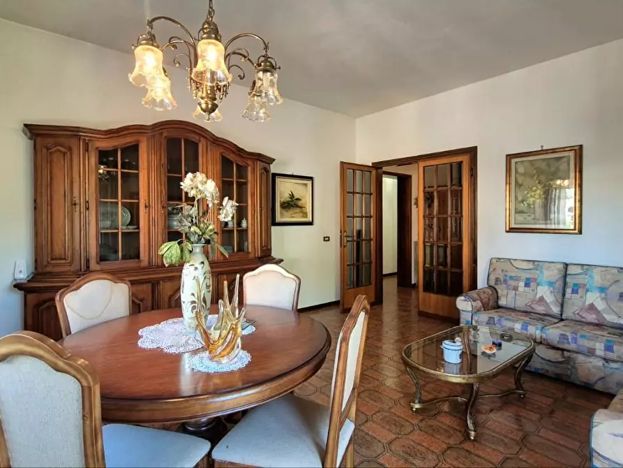 Immagine 17 di Villa in vendita  a Capannori