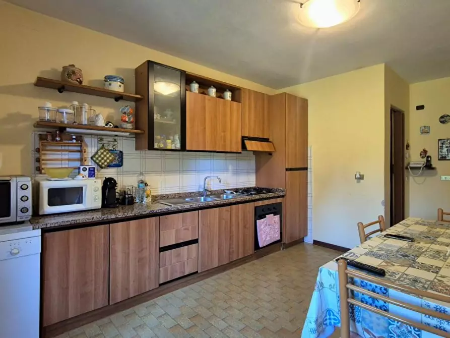 Immagine 36 di Villa in vendita  a Capannori