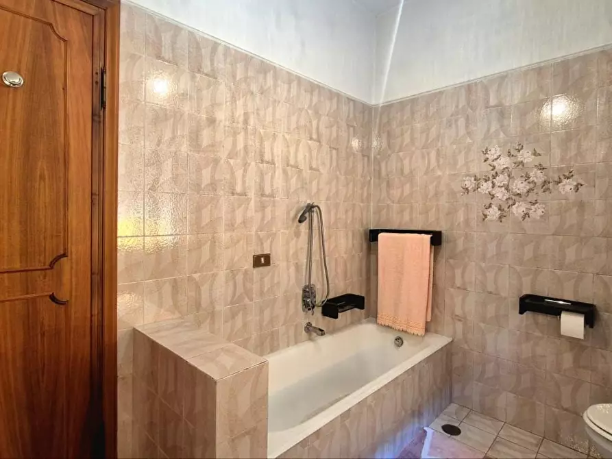 Immagine 31 di Villa in vendita  a Capannori