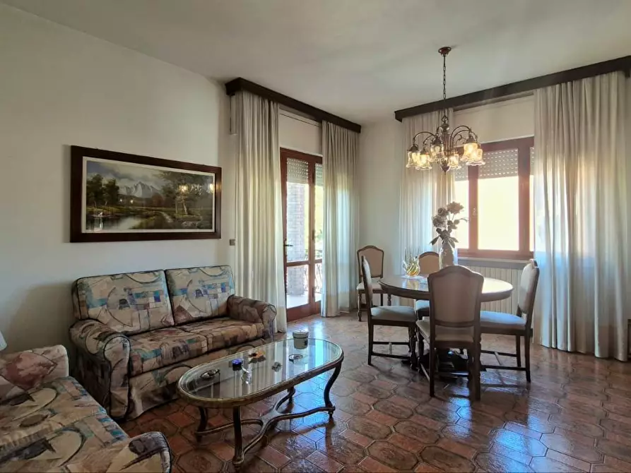 Immagine 14 di Villa in vendita  a Capannori