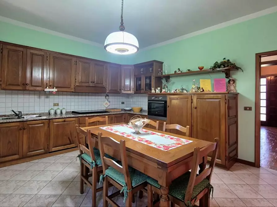 Immagine 19 di Villa in vendita  a Capannori