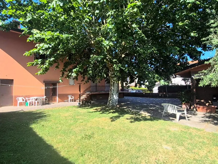 Immagine 5 di Villa in vendita  a Capannori