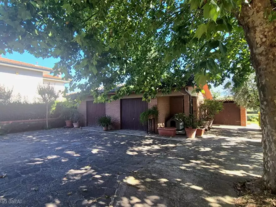 Immagine 10 di Villa in vendita  a Capannori