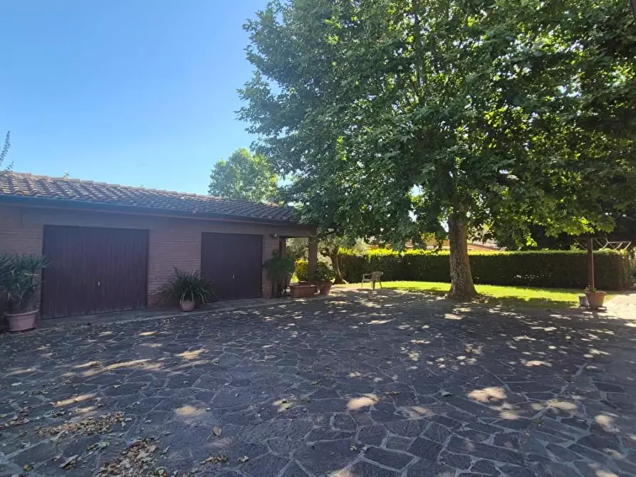 Immagine 6 di Villa in vendita  a Capannori