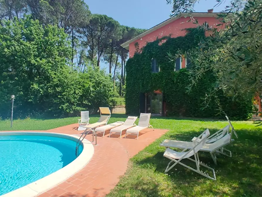 Immagine 1 di Casa colonica in vendita  a Montecarlo
