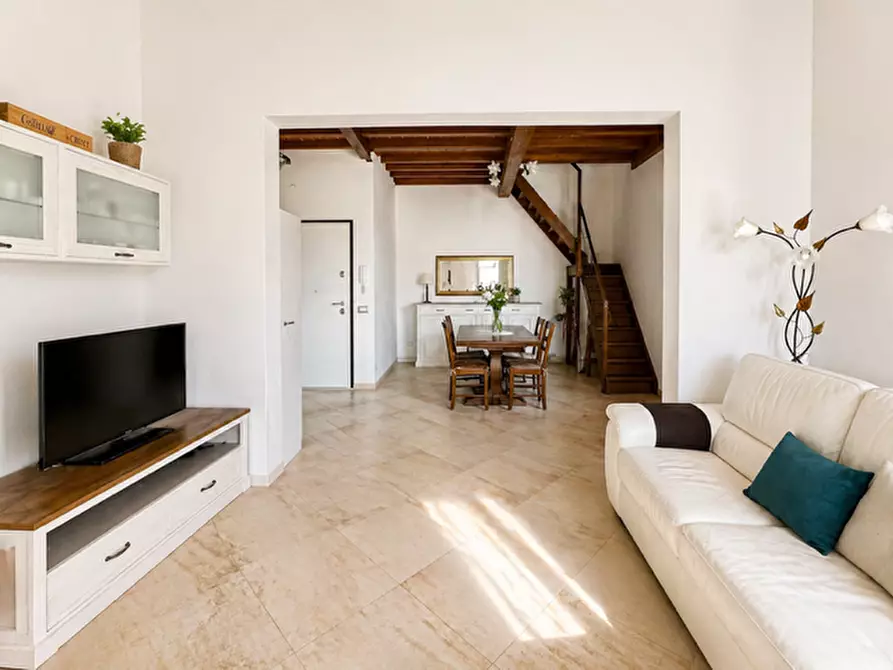 Immagine 4 di Appartamento in vendita  a Siena