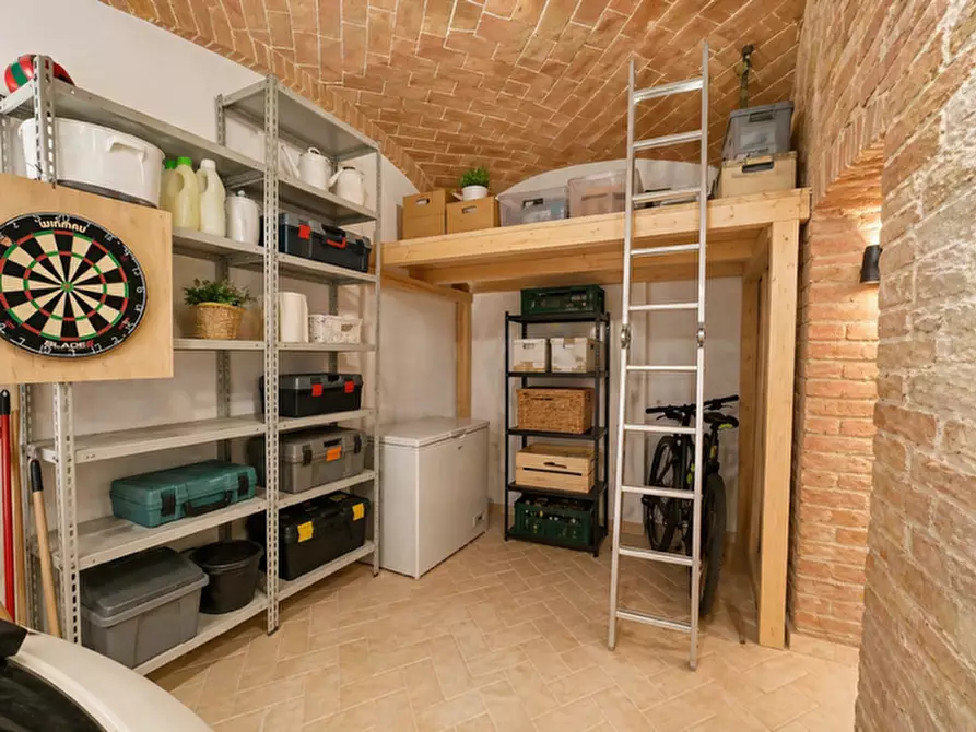 Immagine 23 di Appartamento in vendita  a Siena