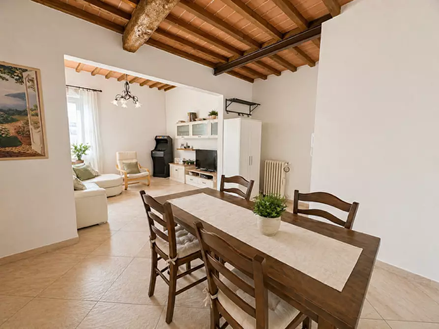 Immagine 2 di Appartamento in vendita  a Siena