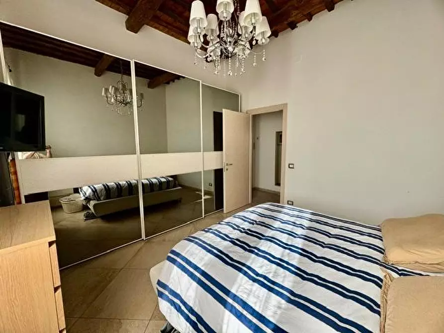 Immagine 11 di Appartamento in vendita  a Siena