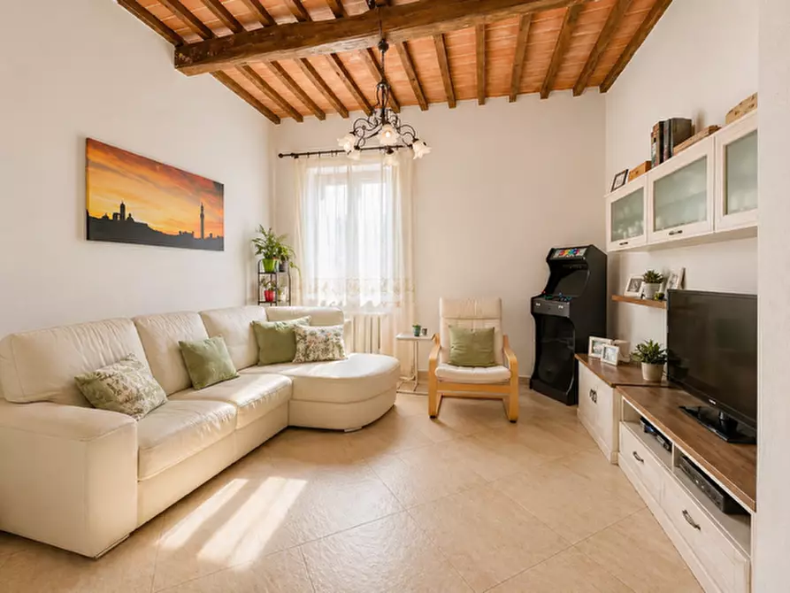 Immagine 1 di Appartamento in vendita  a Siena