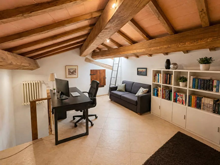 Immagine 22 di Appartamento in vendita  a Siena