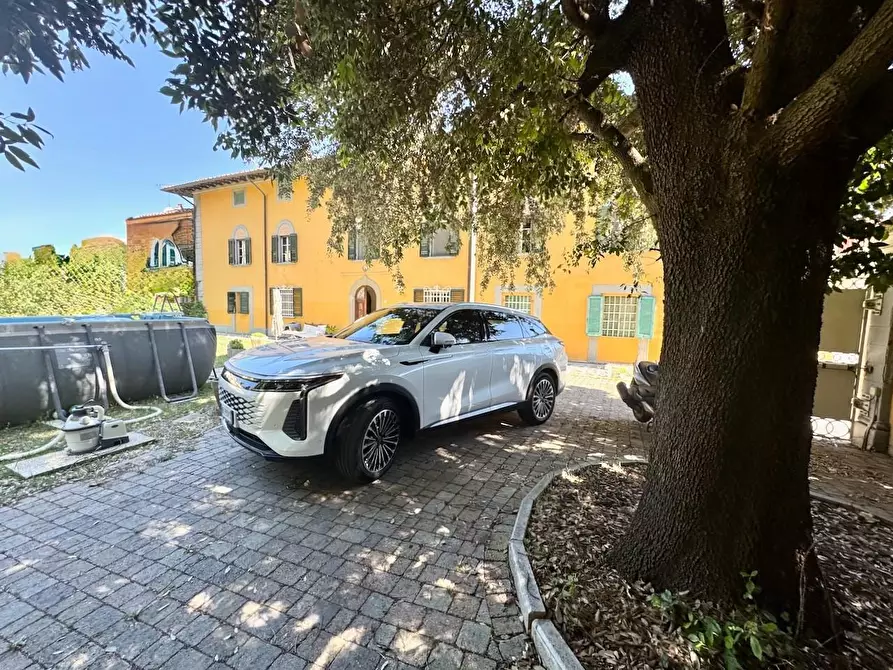 Immagine 11 di Villa in vendita  a Cascina