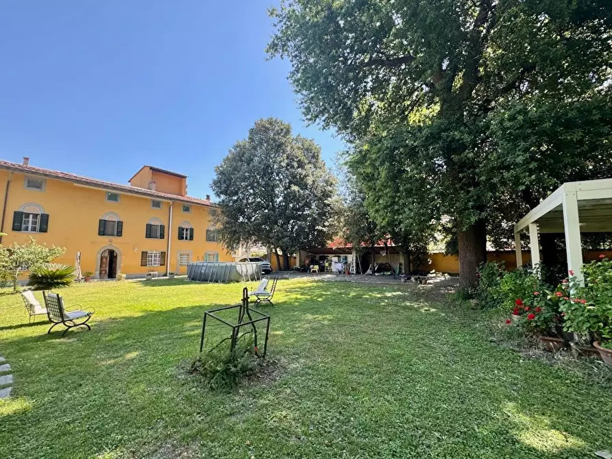Immagine 2 di Villa in vendita  a Cascina