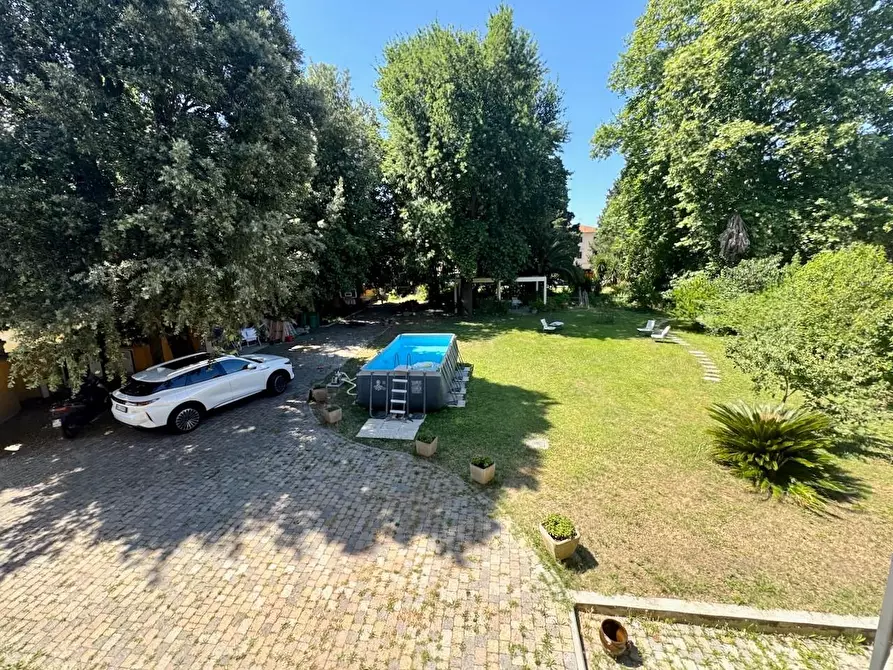 Immagine 9 di Villa in vendita  a Cascina