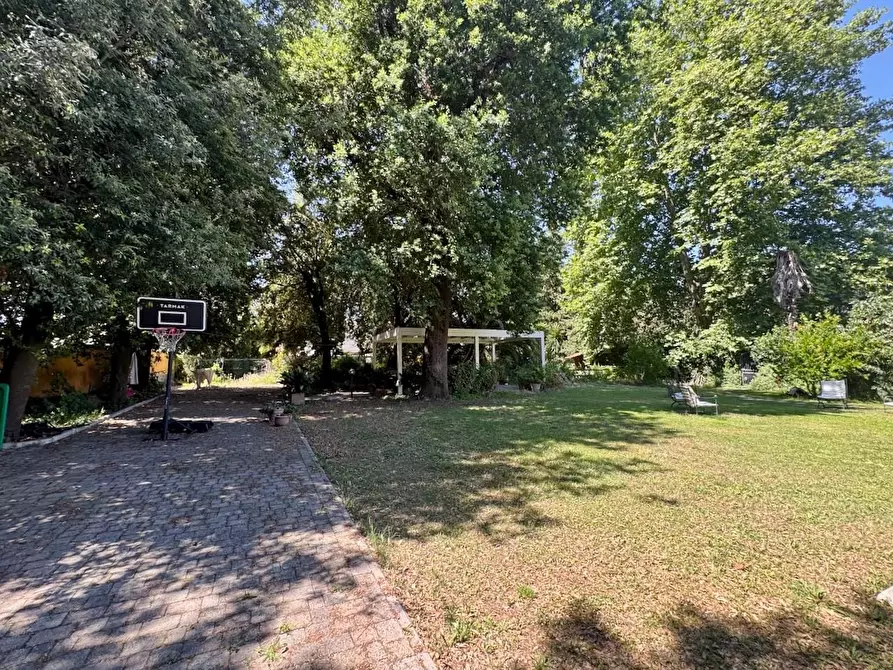 Immagine 8 di Villa in vendita  a Cascina