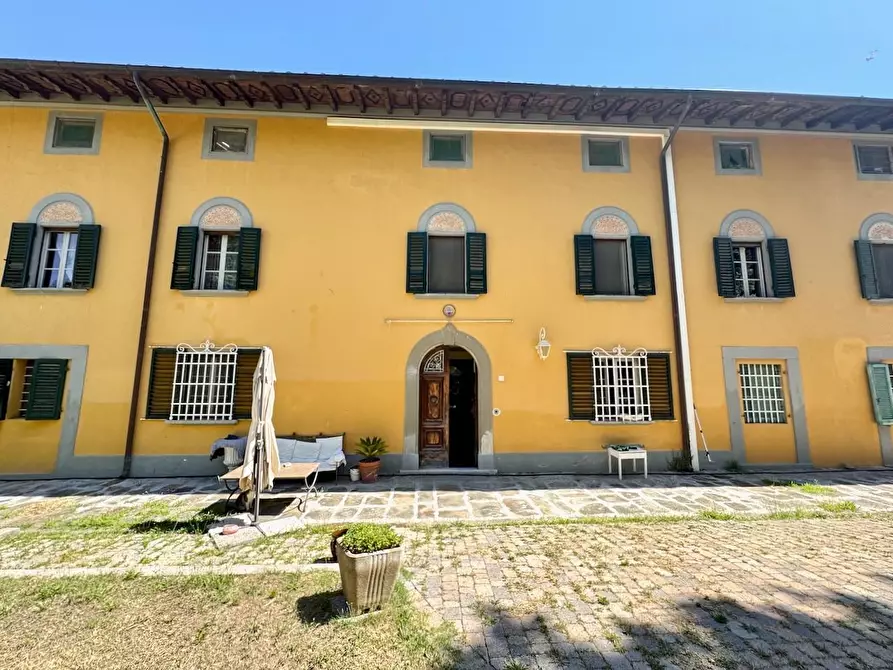 Immagine 1 di Villa in vendita  a Cascina