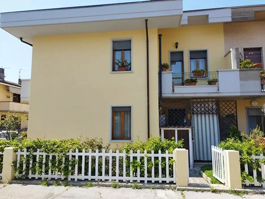 Immagine 32 di Villetta a schiera in vendita  a Viareggio