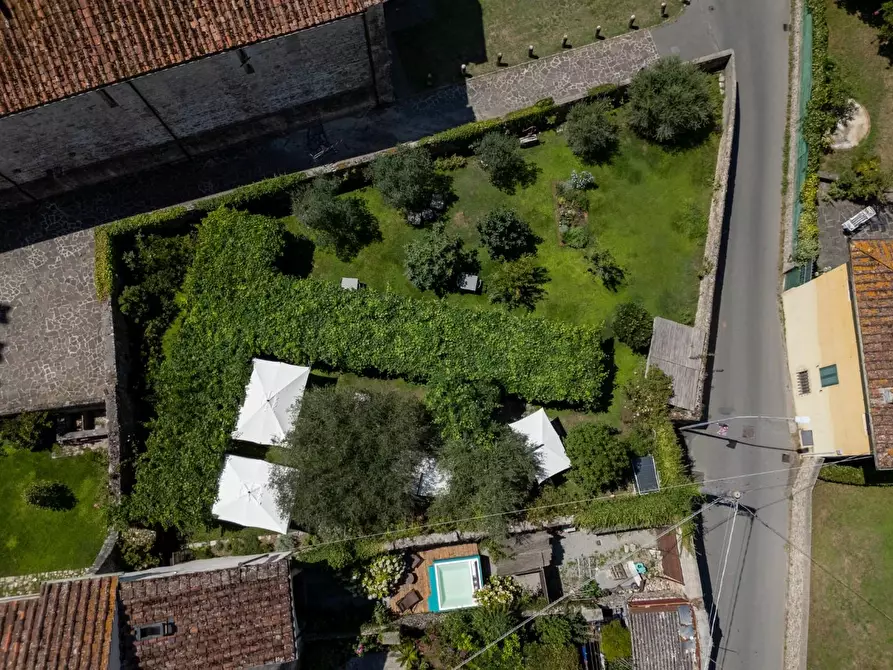 Immagine 40 di Casa colonica in vendita  a Camaiore