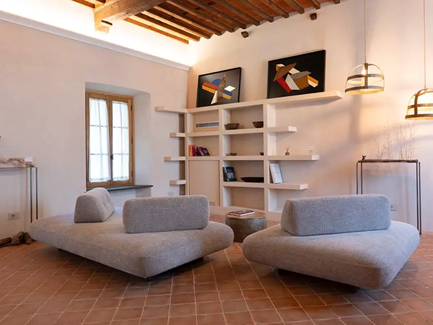 Immagine 23 di Casa colonica in vendita  a Camaiore