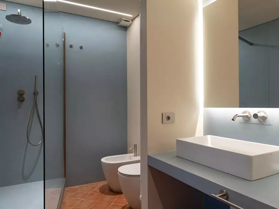 Immagine 27 di Casa colonica in vendita  a Camaiore