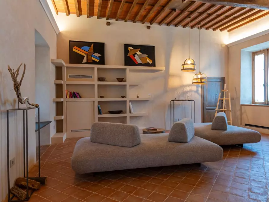 Immagine 21 di Casa colonica in vendita  a Camaiore