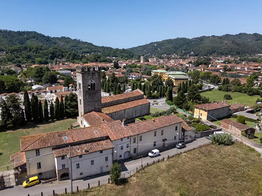 Immagine 39 di Casa colonica in vendita  a Camaiore