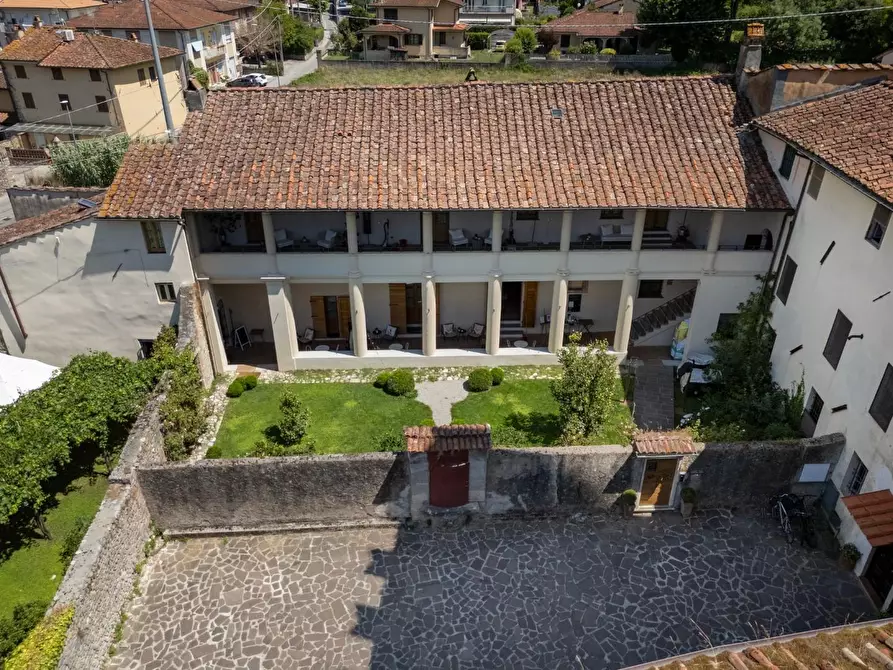 Immagine 41 di Casa colonica in vendita  a Camaiore