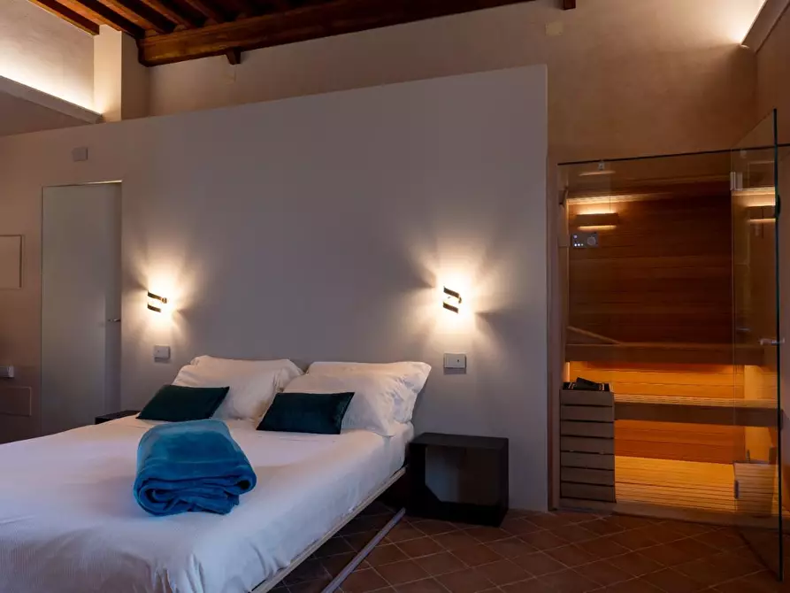 Immagine 33 di Casa colonica in vendita  a Camaiore