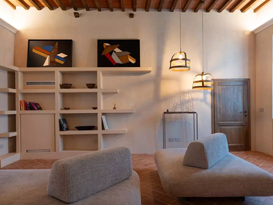 Immagine 22 di Casa colonica in vendita  a Camaiore