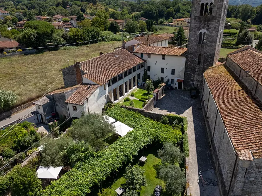 Immagine 37 di Casa colonica in vendita  a Camaiore
