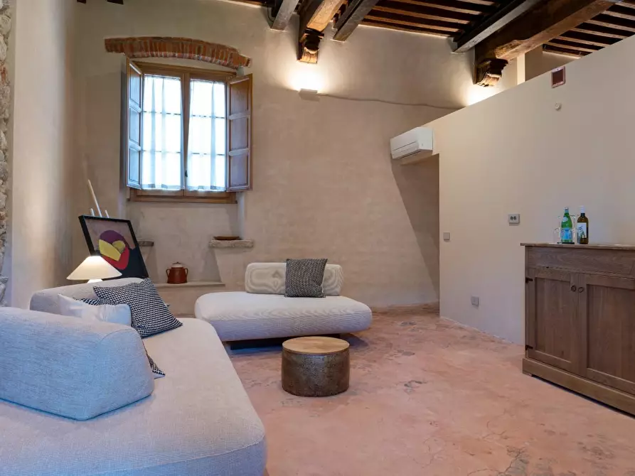 Immagine 13 di Casa colonica in vendita  a Camaiore