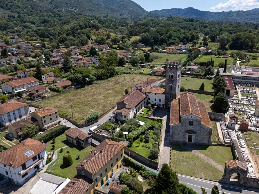 Immagine 45 di Casa colonica in vendita  a Camaiore